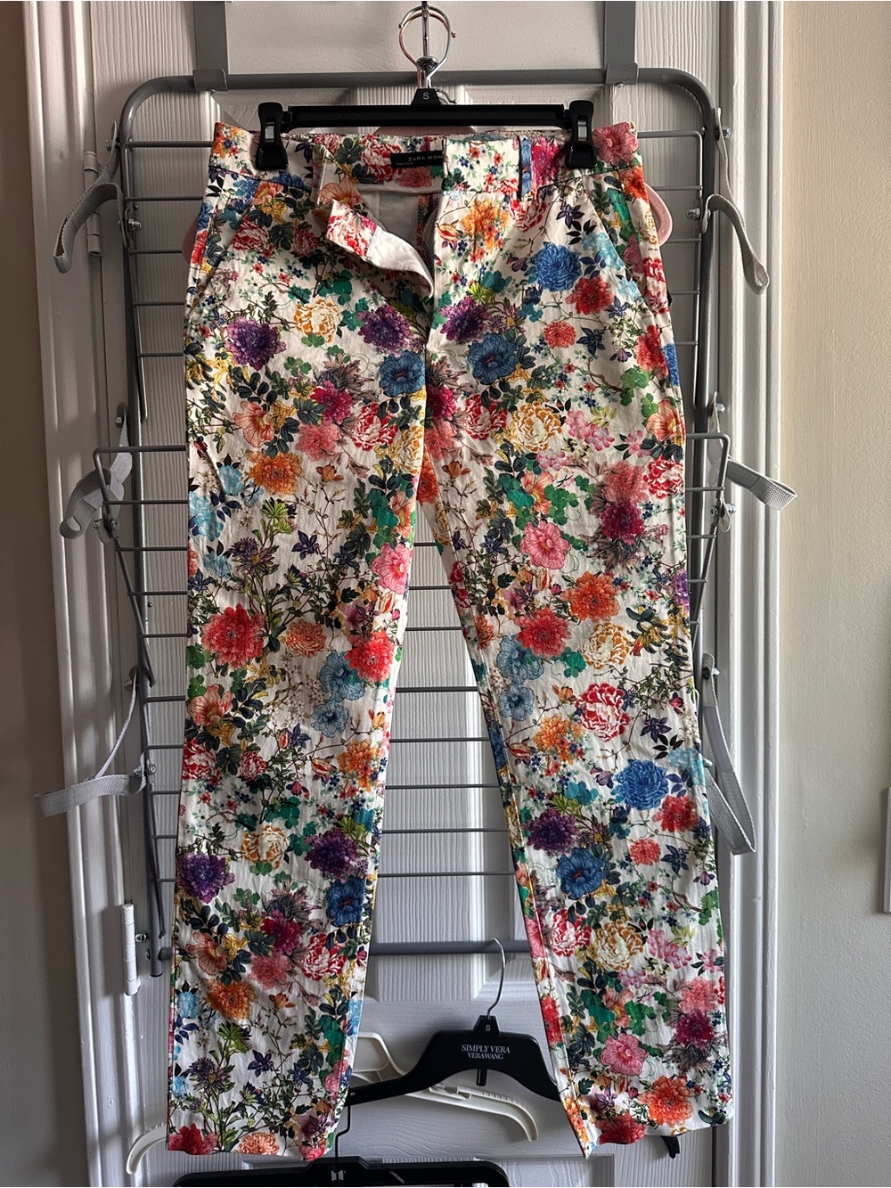 Zara White Floral Cropped Pants with Multicolor Bouquet Print